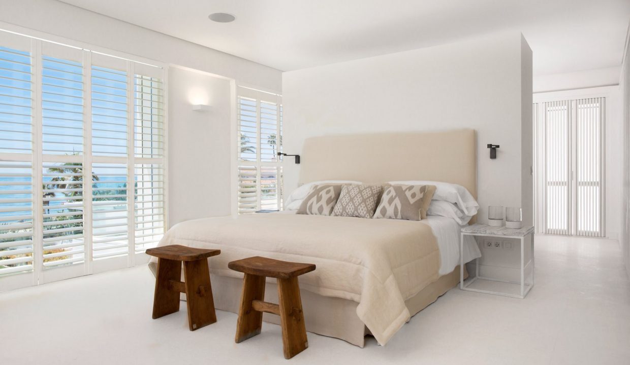 The-Beach-House-Puerto-Banus-master-bedroom
