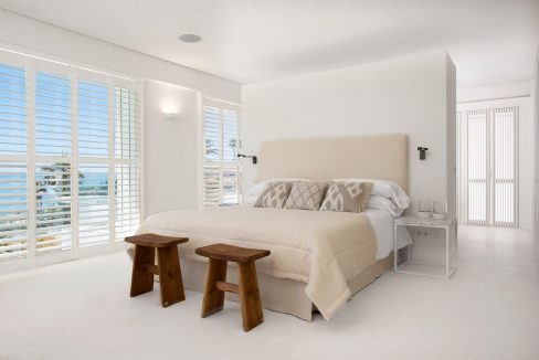 The-Beach-House-Puerto-Banus-master-bedroom