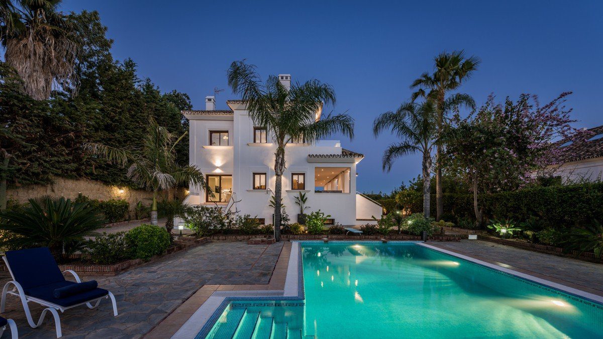 Villa For Sale In Los Picos, Marbella Golden Mile