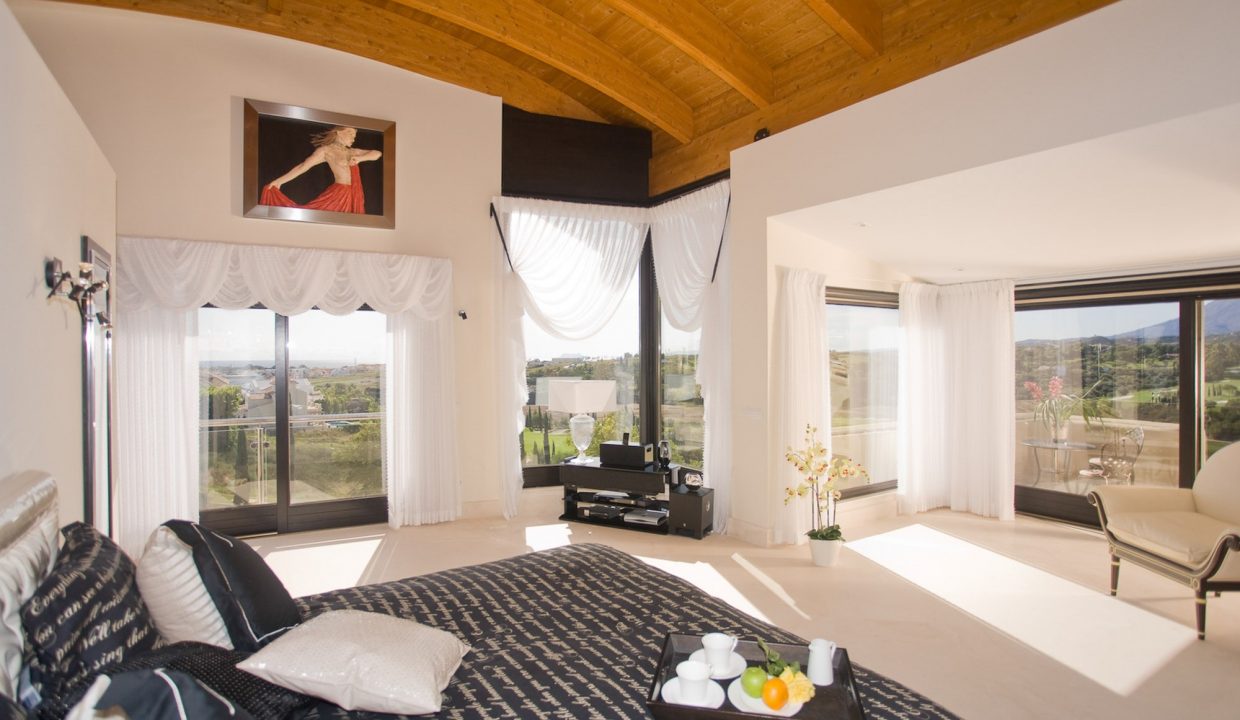 Los-Flamingos-Marbella-luxury-villa-guest-suite