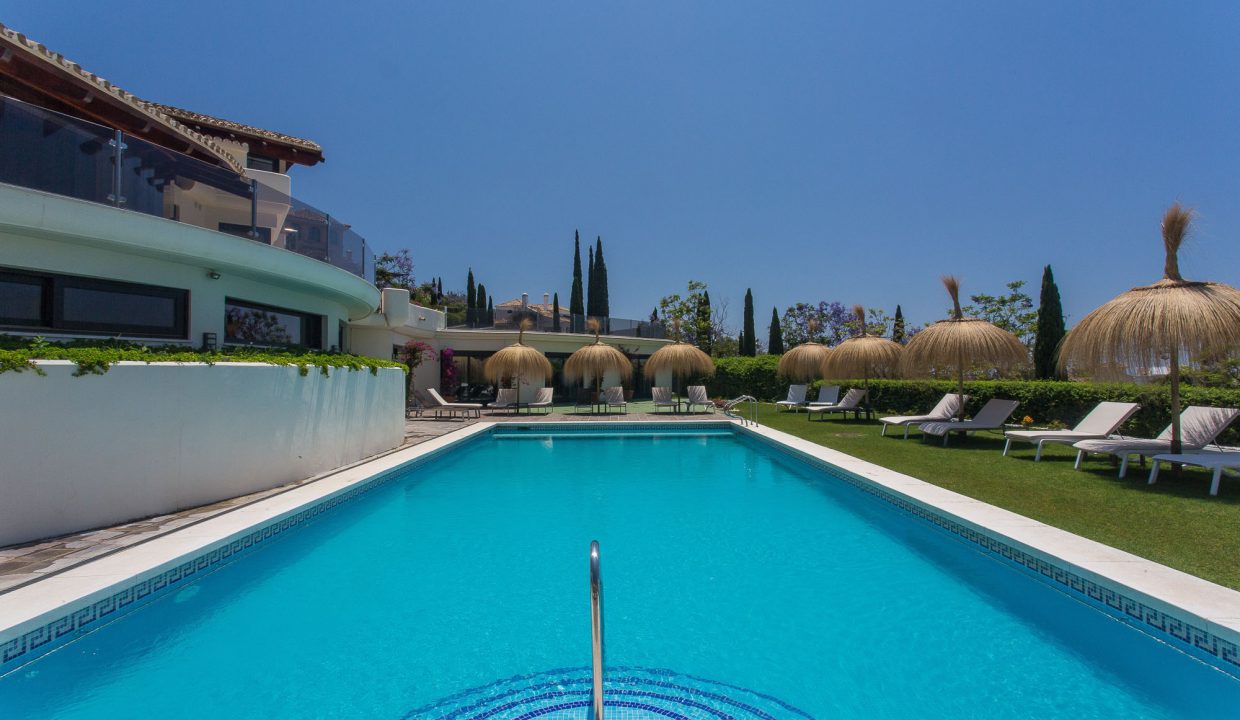 Los-Flamingos-Marbella-luxury-villa-rental-poolside