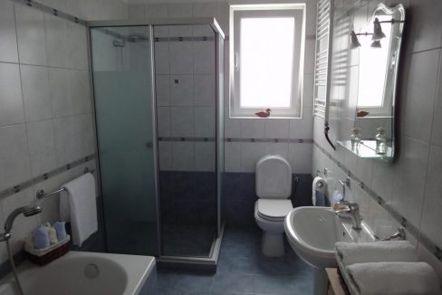scaled-Bathroom-1Y-1024x682