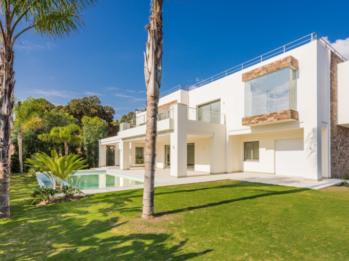 Contemporary Villa Close To The Beach In Casasola Estepona