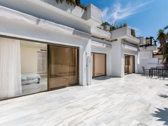 Refurbished Modern Apartment In Golden Mile Marbella