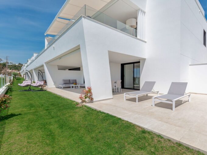 Contemporary And Stylish Apartment In Nueva Andalucia Marbella
