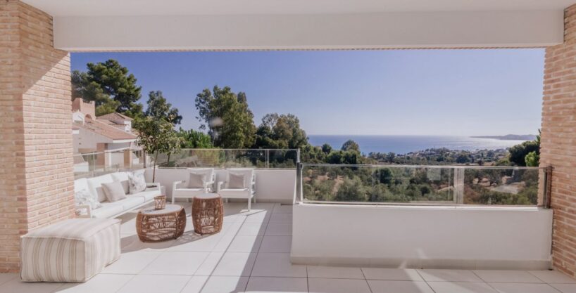 Contemporary Villa With Sea Views For Sale In Benalmadena