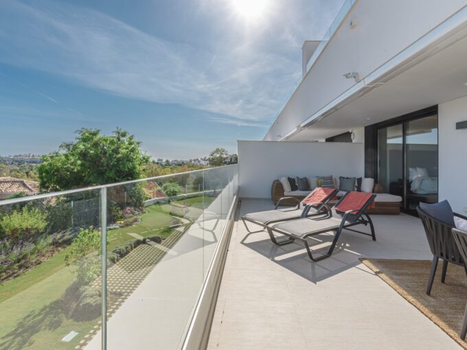 Luxury Apartment With Sea Views In Nueva Andalucia Marbella