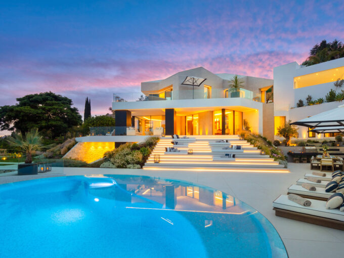Stunning Villa With Panoramic Views For Sale In El Herrojo Benahavis