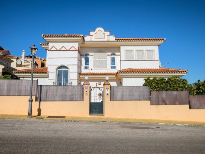 Beautiful And Charming Villa For Sale In Calahonda Mijas